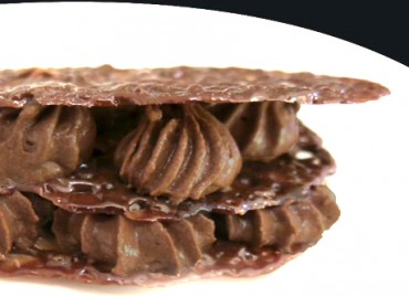 Millefeuille Carambar-chocolat &agrave; la f&egrave;ve de tonka